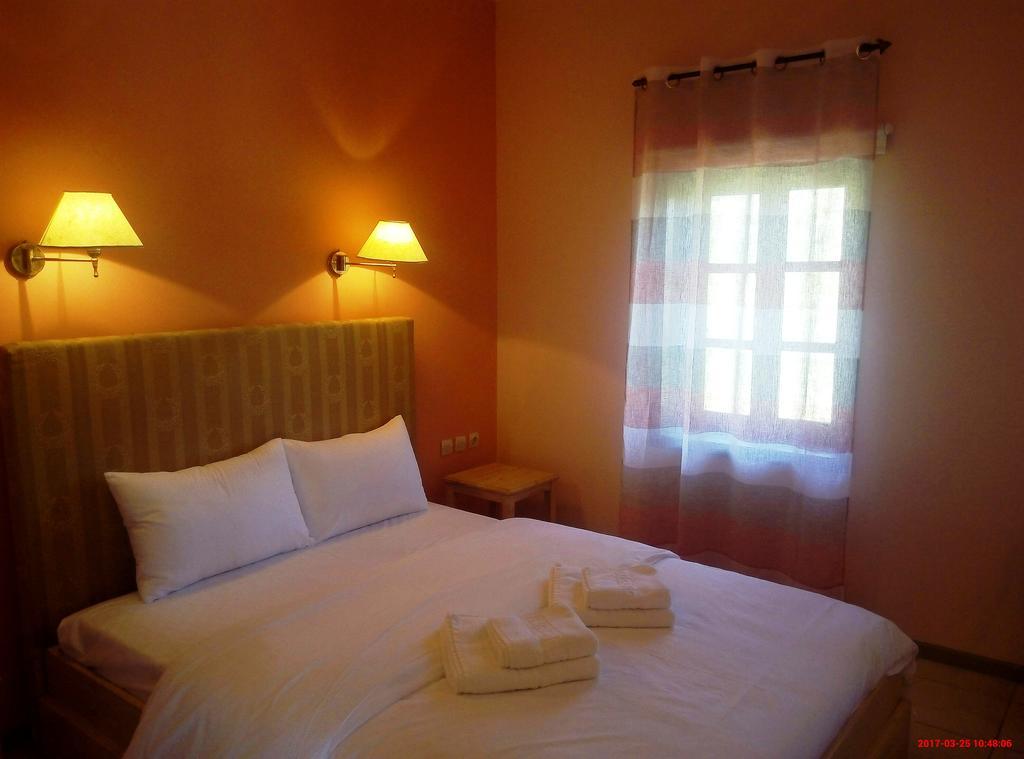 Hotel Linouria à Nimfaíon Extérieur photo